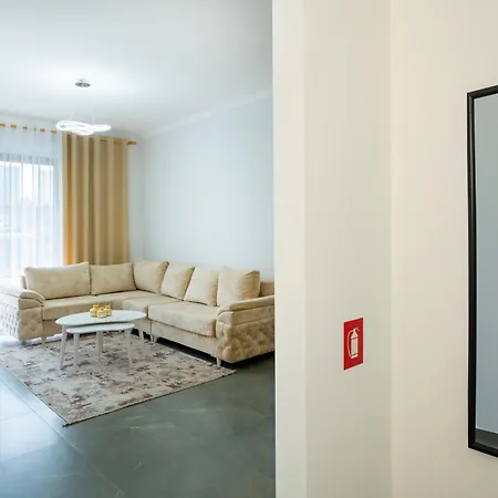 Stayblvd Apartment-free Private Parking شقة تيرانا