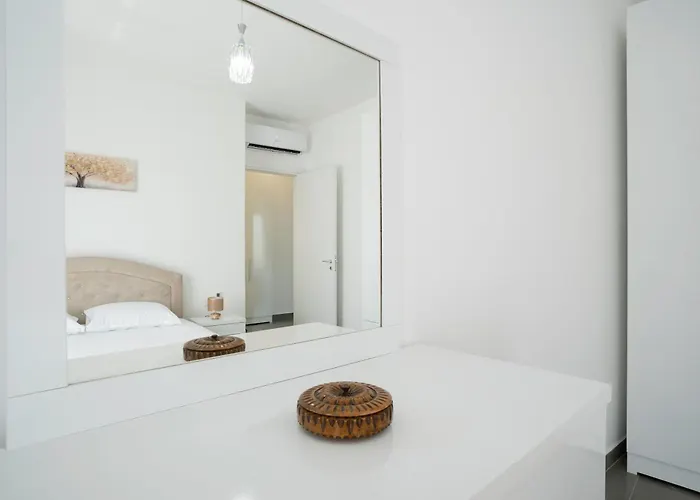 Stayblvd Apartment-free Parking & Balcony Near Center Apartment